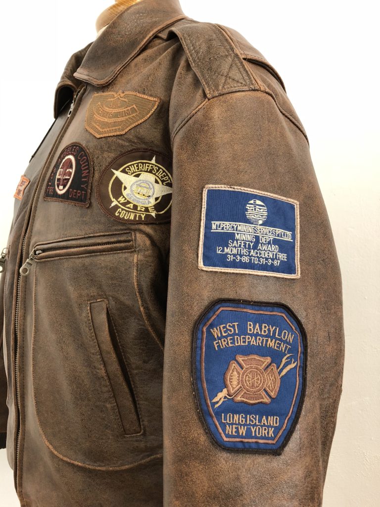 lederen pilotenjas met originele patches nagemaakt van origineel uit USA bij Atelier Cilhouette