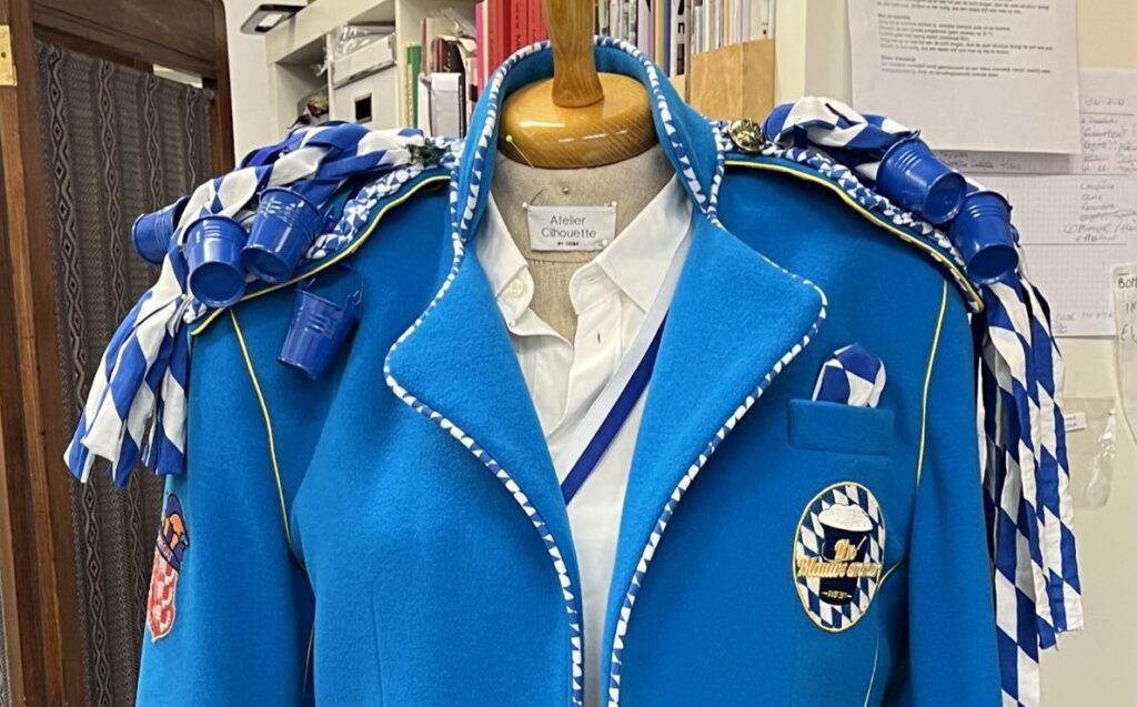 maatkleding jas carnaval blauwe emmer